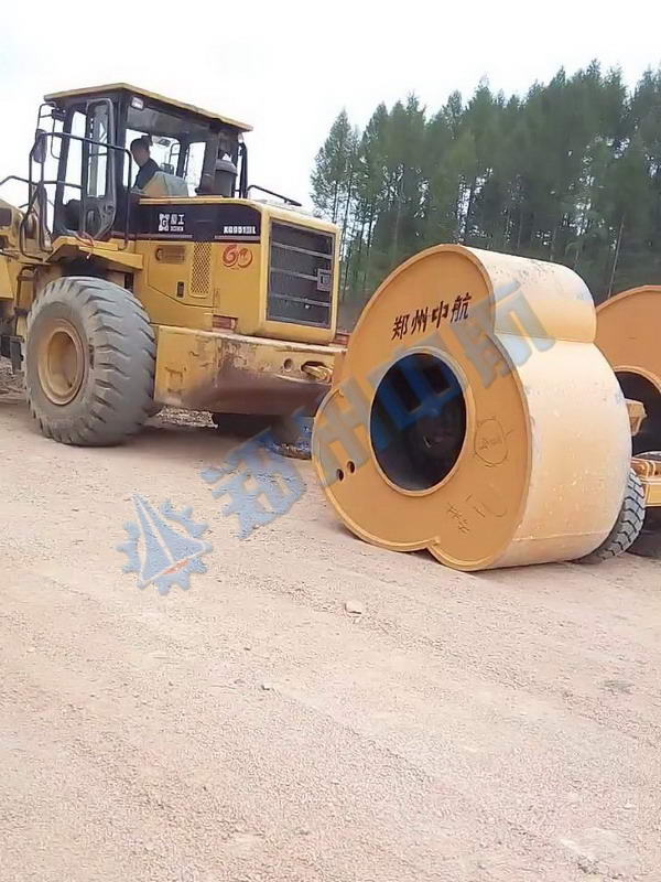 沖擊式壓路機維護(hù)保養(yǎng)要點